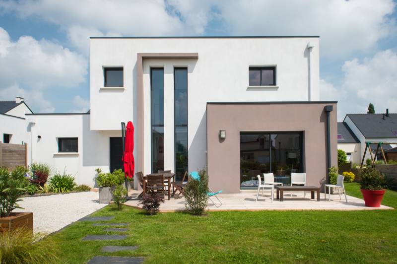 Quelles sont les démarches administratives nécessaires pour la construction d'une maison à Montpellier en 2024?